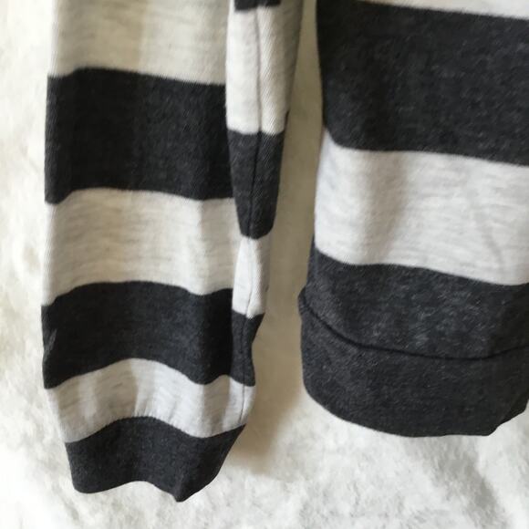 Forever 21 Gray and White Striped Long Sleeve Top - Picture 10 of 15